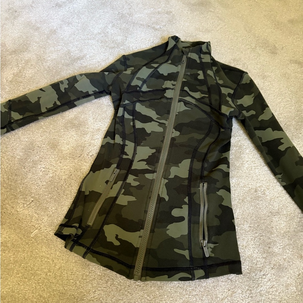 lululemon athletica Camouflage Utility Jacket, has a small nail glue stain.